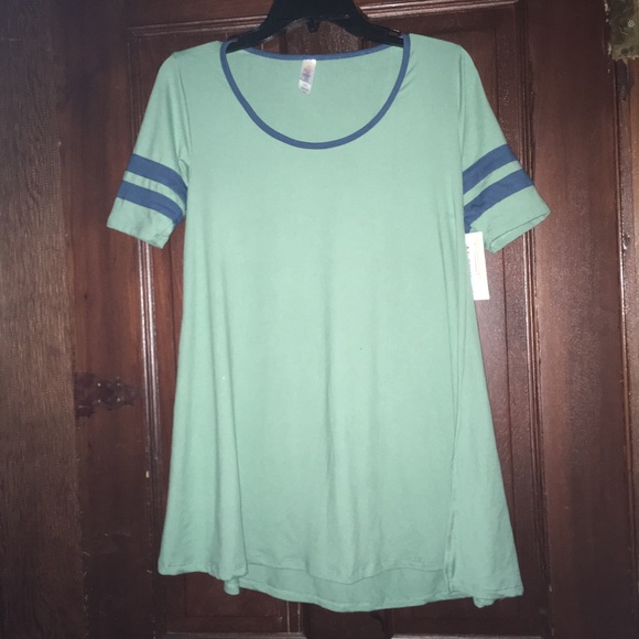 Green LuLaRoe Perfect T shirt - Picture 1 of 2